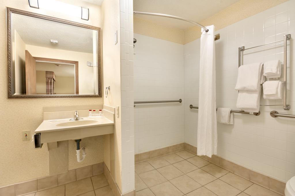 Ramada Huntsville Zimmer foto