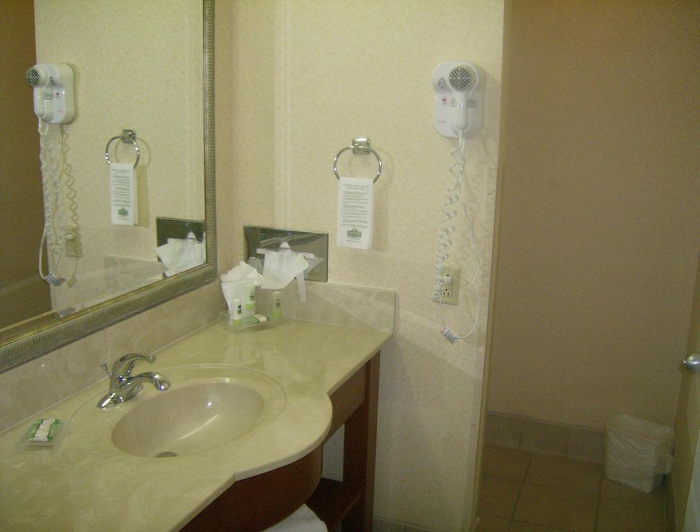 Ramada Huntsville Zimmer foto
